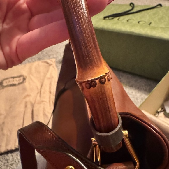 Gucci Tan Leather Shoulder Bag with Bamboo Handle - Picture 11 of 11